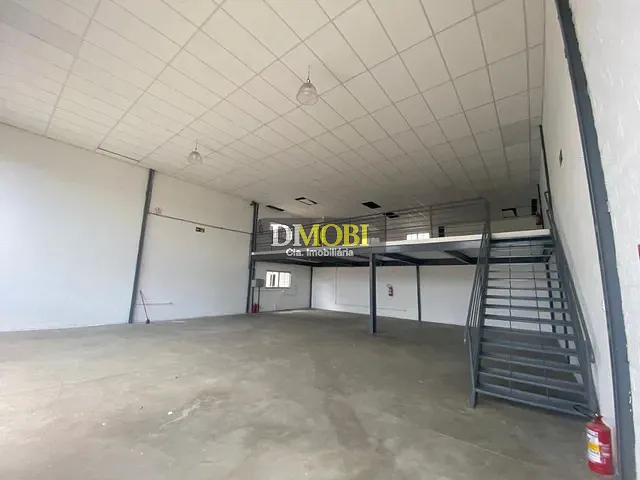 Loja com 307m², para alugar, no bairro Distrito Industrial em Cachoeirinha