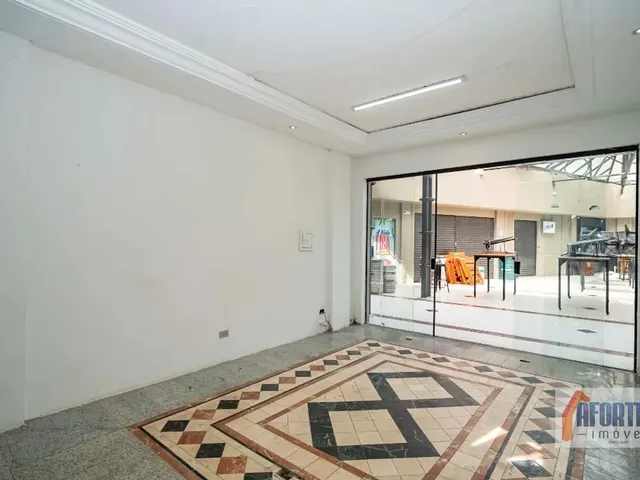 Loja à venda, no bairro Hugo Lange em Curitiba