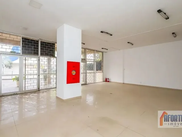 Loja à venda ou para alugar, no bairro Cabral em Curitiba