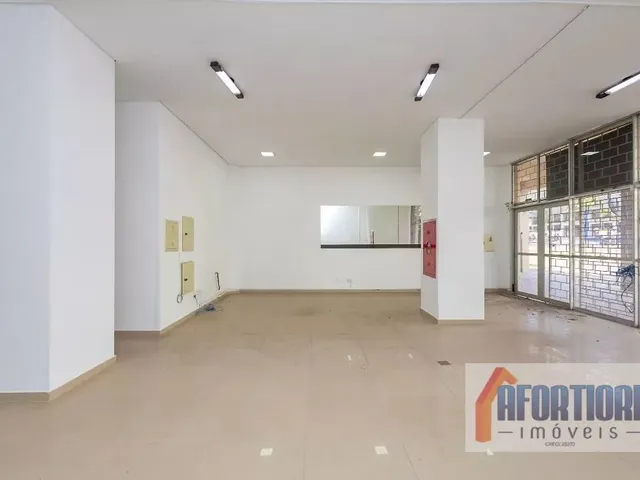 Loja à venda ou para alugar, no bairro Cabral em Curitiba