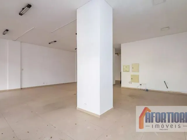 Loja à venda ou para alugar, no bairro Cabral em Curitiba