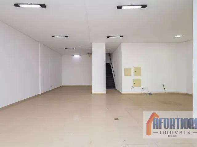 Loja à venda ou para alugar, no bairro Cabral em Curitiba