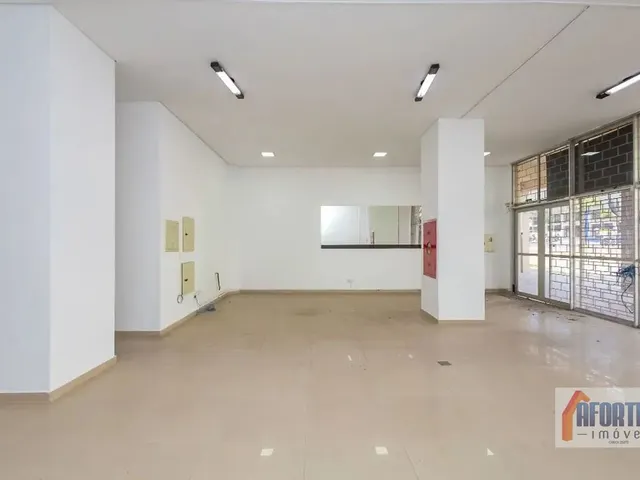 Loja à venda ou para alugar, no bairro Cabral em Curitiba