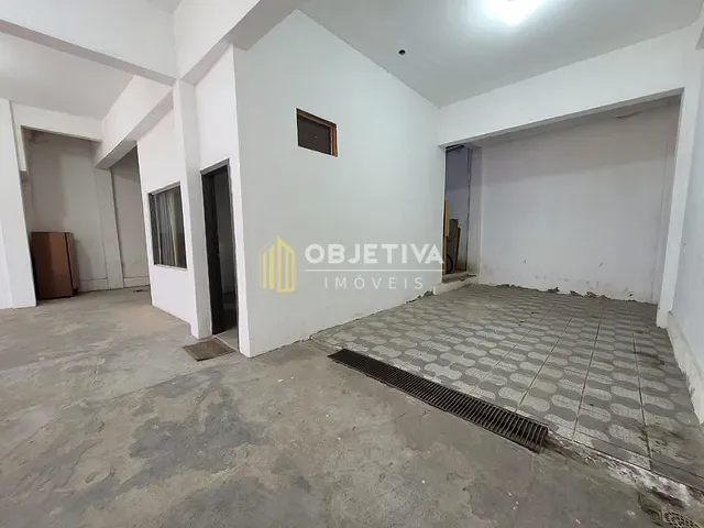 Loja com 242m², para alugar, no bairro São Geraldo em Porto Alegre