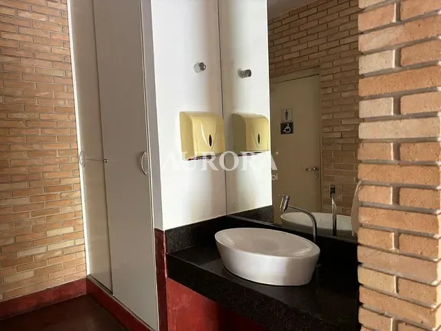 Loja com 102m², para alugar, no bairro Centro em Londrina