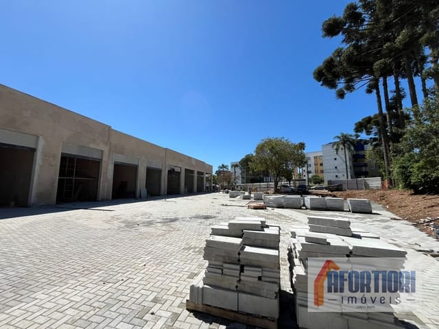 Loja para alugar, no bairro Xaxim em Curitiba