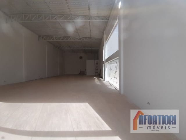 Loja para alugar, no bairro Bacacheri em Curitiba