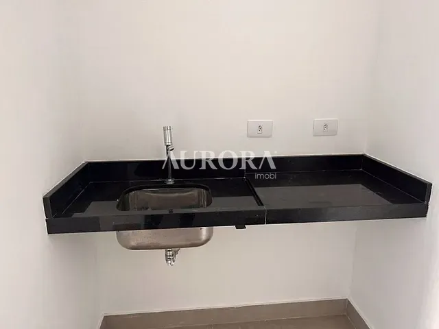 Loja com 32m², para alugar, no bairro Centro em Londrina