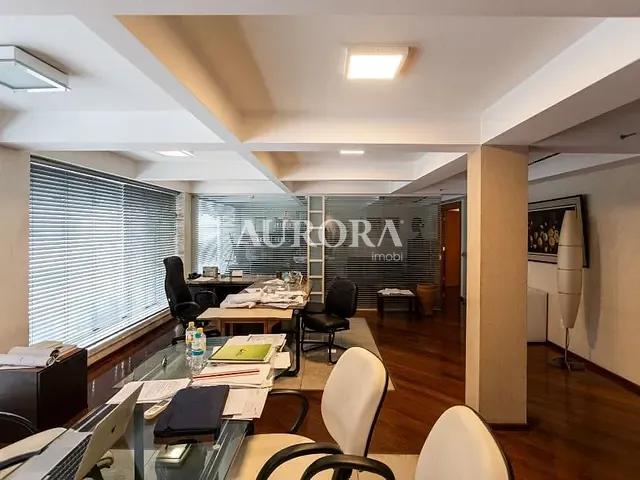 Loja com 558m², para alugar, no bairro Centro em Londrina