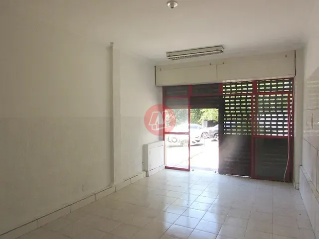 Loja com 60m², à venda ou para alugar, no bairro Floresta em Porto Alegre