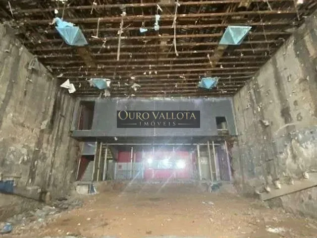 Loja com 322m², para alugar, no bairro Santa Efigênia em São Paulo