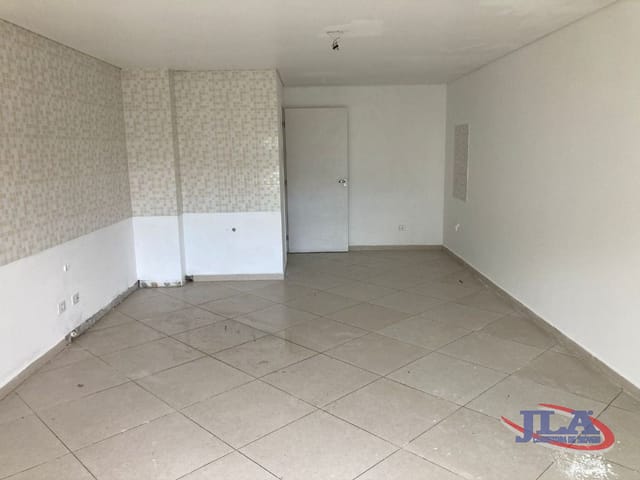 Loja para alugar, no bairro Santa Cândida em Curitiba