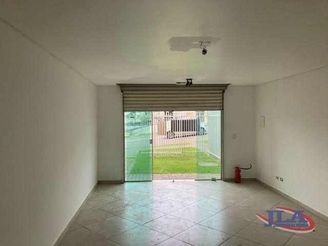 Loja para alugar, no bairro Santa Cândida em Curitiba