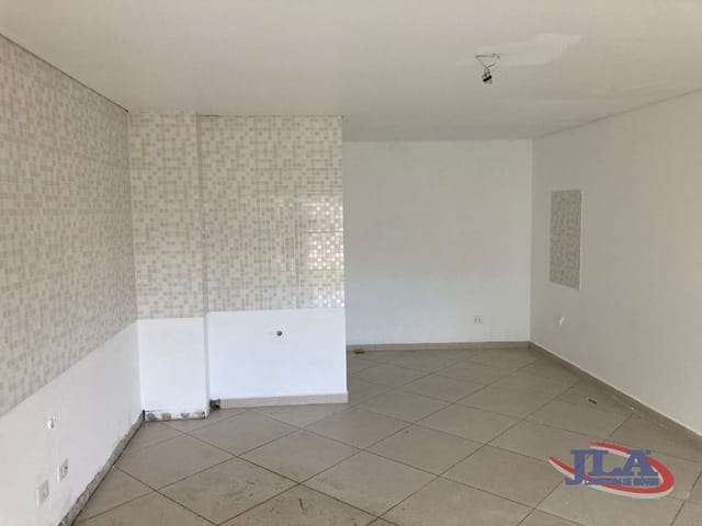 Loja para alugar, no bairro Santa Cândida em Curitiba