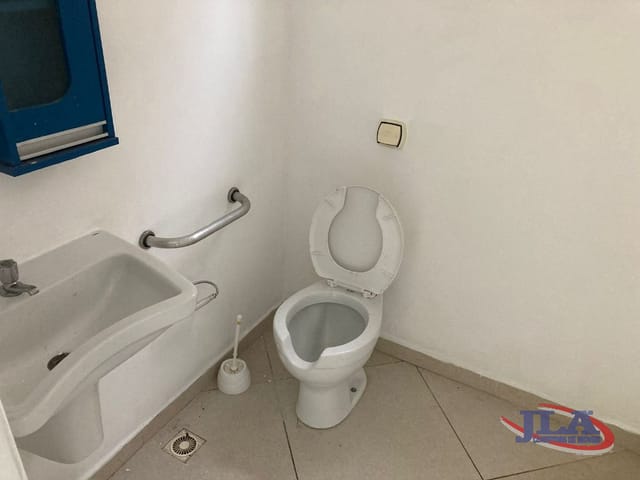 Loja para alugar, no bairro Santa Cândida em Curitiba