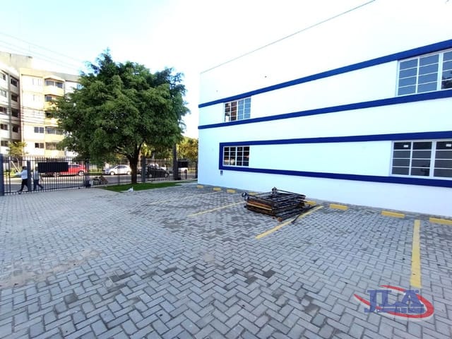 Loja para alugar, no bairro Cabral em Curitiba
