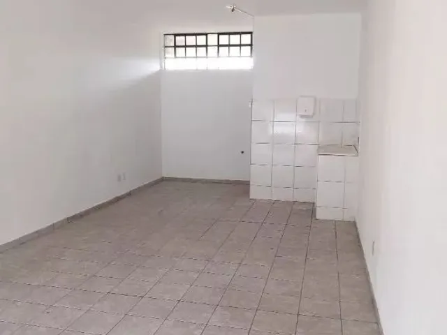 Loja para alugar, no bairro Santa Cândida em Curitiba