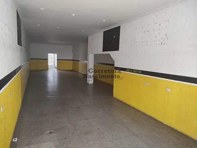 Loja com 556m², para alugar, no bairro Centro em Jacareí