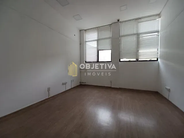 Loja com 137m², à venda, no bairro Floresta em Porto Alegre