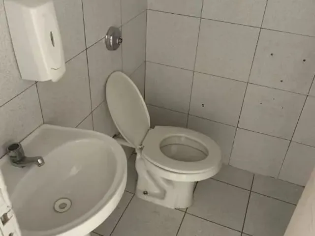 Loja para alugar, no bairro Hauer em Curitiba