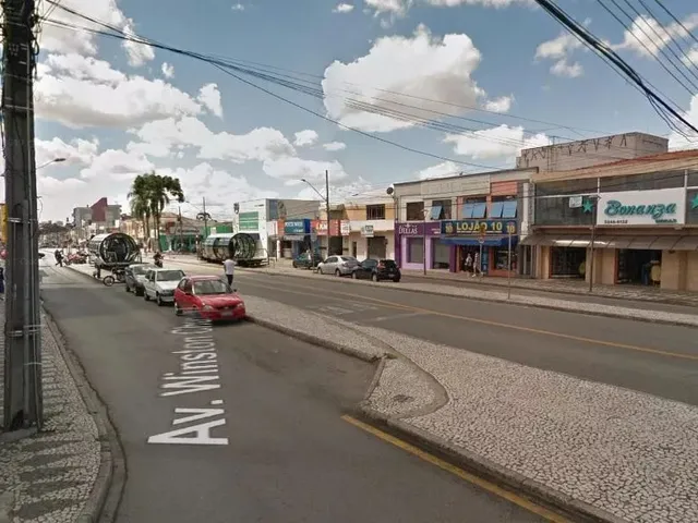 Loja para alugar, no bairro Pinheirinho em Curitiba