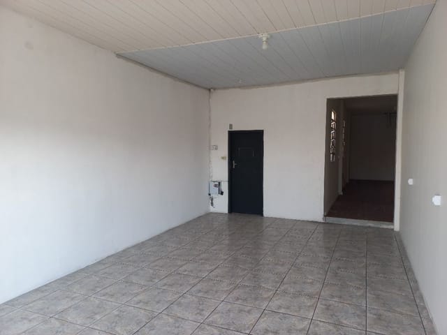 Loja para alugar, no bairro Novo Mundo em Curitiba