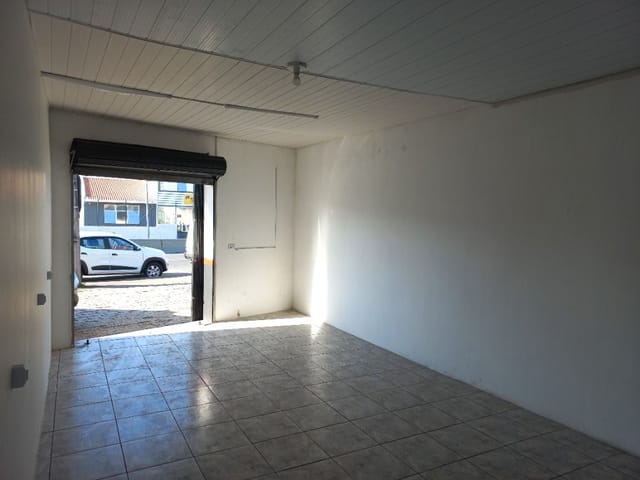 Loja para alugar, no bairro Novo Mundo em Curitiba
