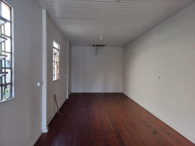 Loja para alugar, no bairro Novo Mundo em Curitiba