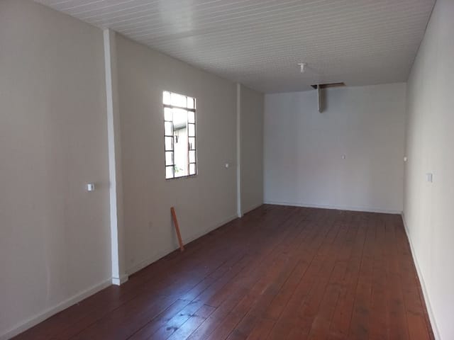 Loja para alugar, no bairro Novo Mundo em Curitiba
