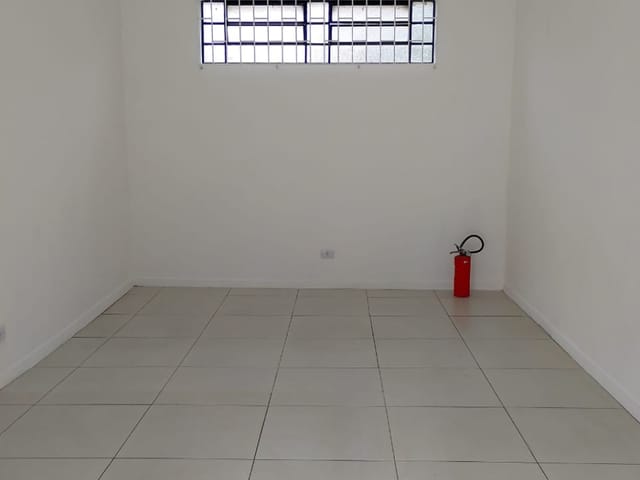 Loja para alugar, no bairro CAPÃO RASO em Curitiba