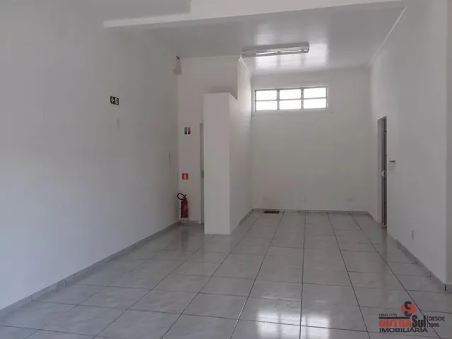 Loja para alugar, no bairro Novo Mundo em Curitiba