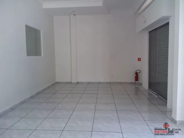 Loja para alugar, no bairro Novo Mundo em Curitiba
