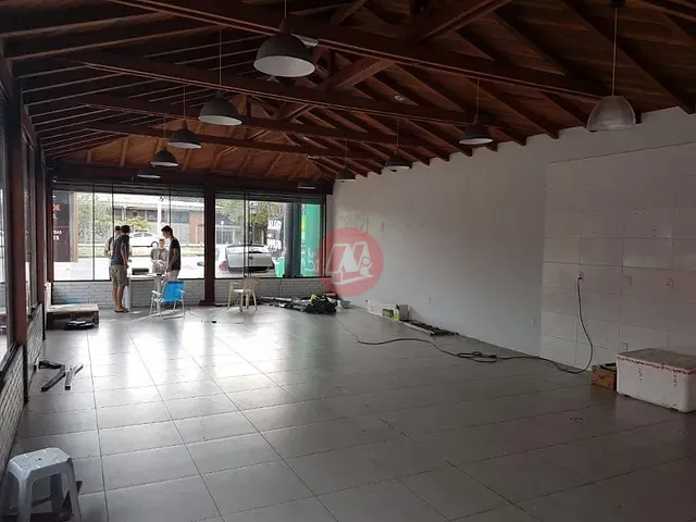 Loja à venda, no bairro Menino Deus em Porto Alegre