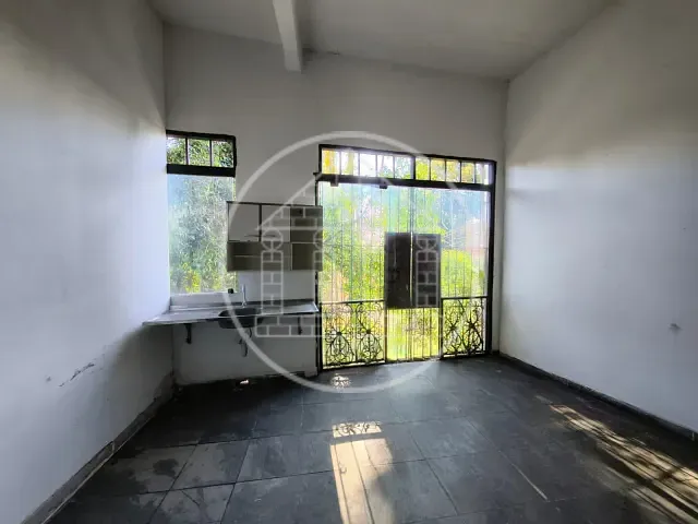 Loja com 180m², para alugar, no bairro Rio Bonito em São Paulo