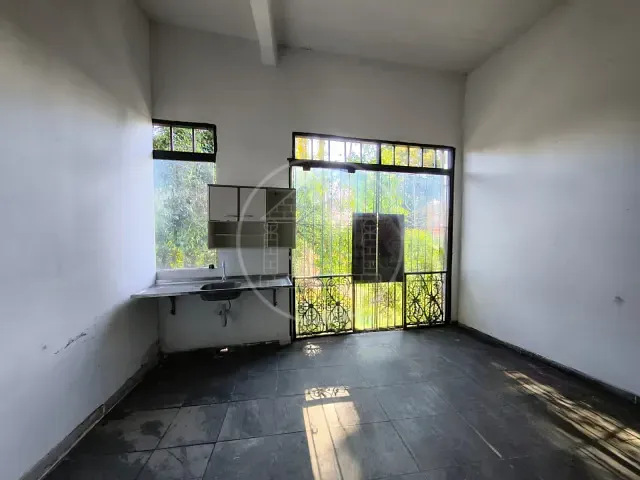 Loja com 180m², para alugar, no bairro Rio Bonito em São Paulo