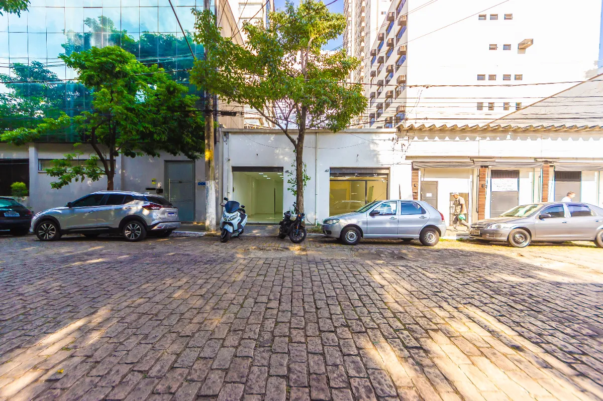 Loja de rua para venda e locação em Vila Cordeiro, 100m²