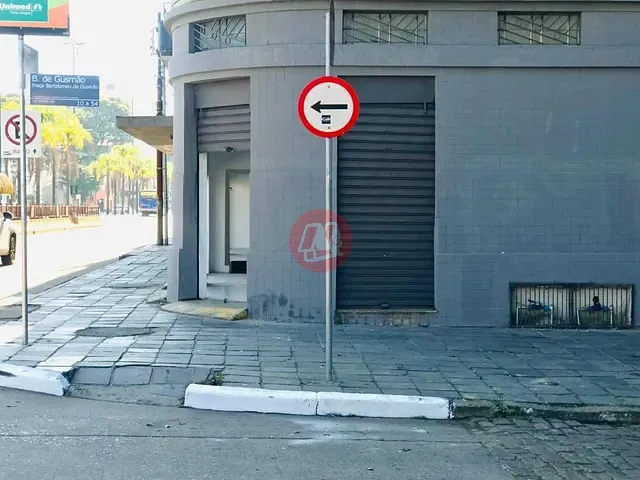 Loja com 107m², para alugar, no bairro Floresta em Porto Alegre