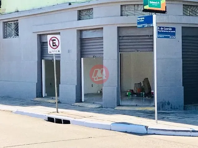 Loja com 107m², para alugar, no bairro Floresta em Porto Alegre