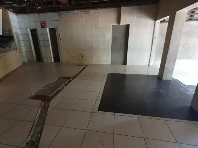 Loja para alugar, no bairro Água Verde em Curitiba
