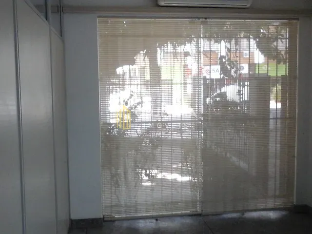 Loja com 240m², para alugar, no bairro Auxiliadora em Porto Alegre