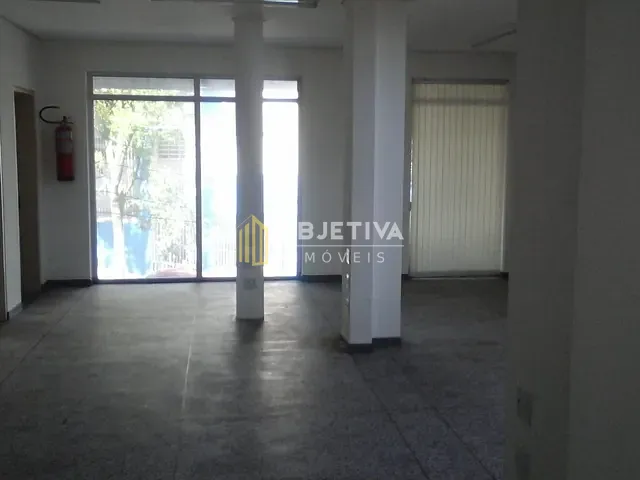 Loja com 240m², para alugar, no bairro Auxiliadora em Porto Alegre