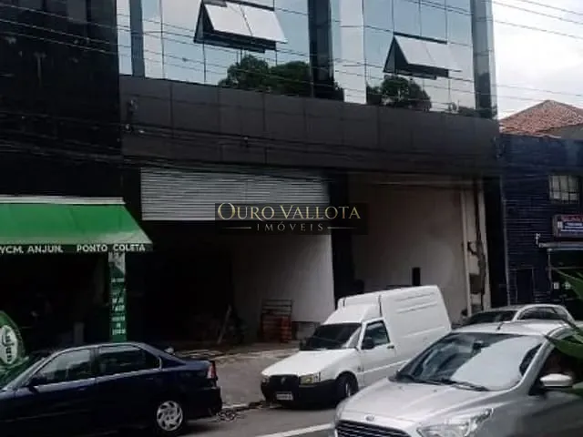 Loja com 600m², para alugar, no bairro Pari em São Paulo