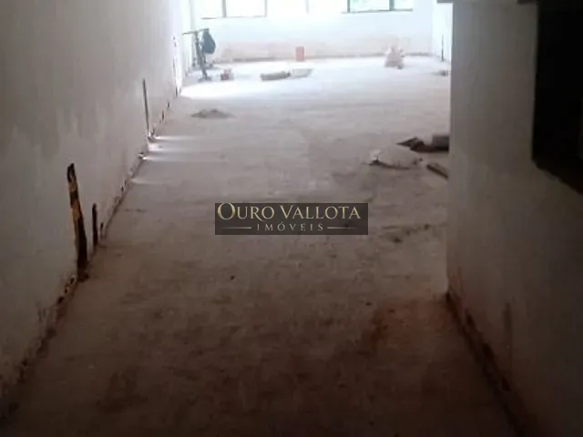 Loja com 600m², para alugar, no bairro Pari em São Paulo