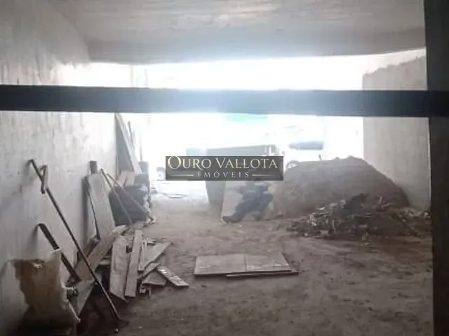 Loja com 600m², para alugar, no bairro Pari em São Paulo