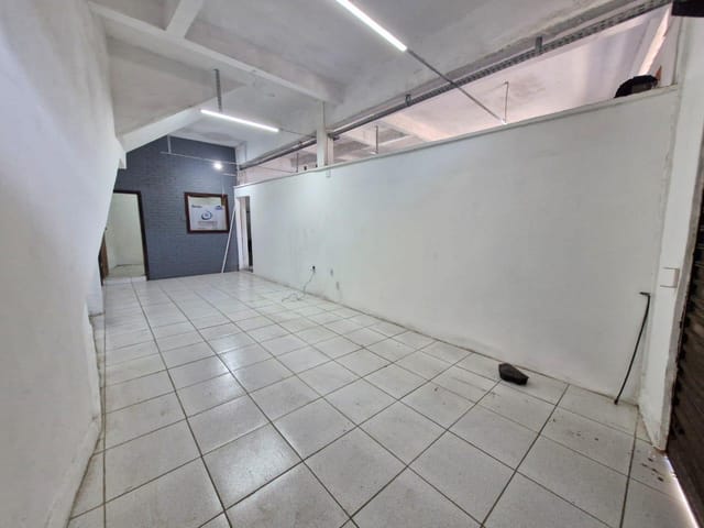 Loja para alugar, no bairro Castelanea em Petrópolis
