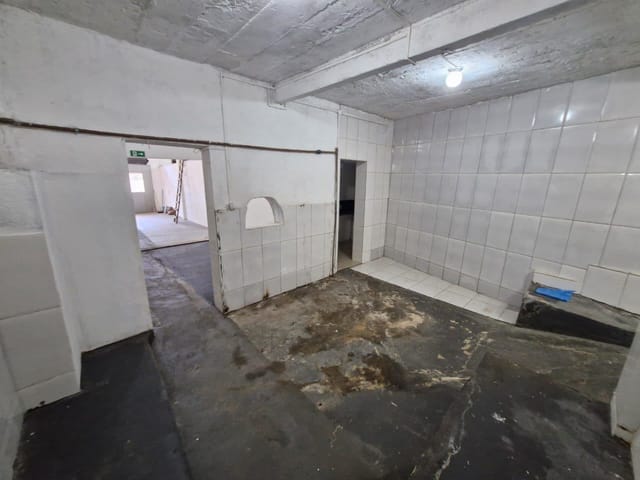 Loja para alugar, no bairro Castelanea em Petrópolis