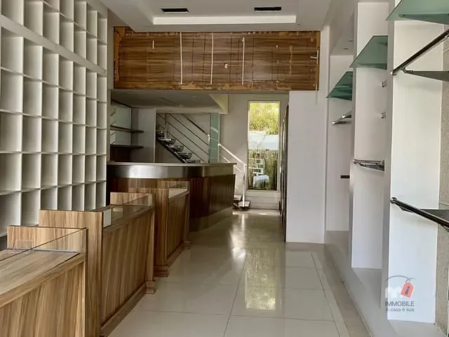Loja à venda ou para alugar, no bairro Alto da Serra em Petrópolis