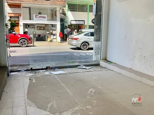 Loja à venda ou para alugar, no bairro Alto da Serra em Petrópolis