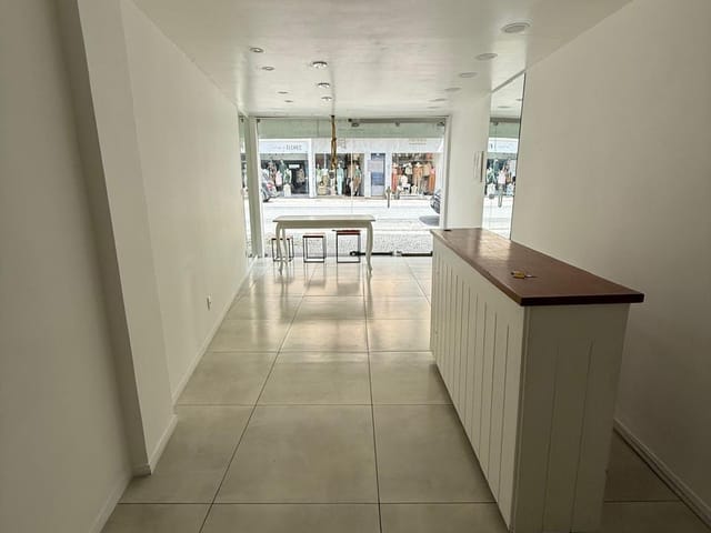 Loja à venda ou para alugar, no bairro Alto da Serra em Petrópolis