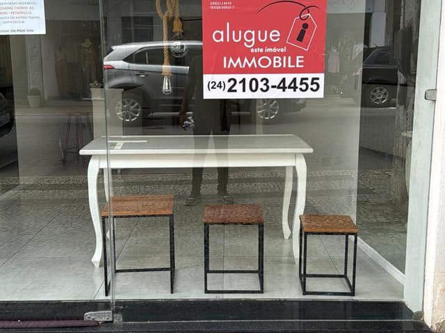 Loja à venda ou para alugar, no bairro Alto da Serra em Petrópolis